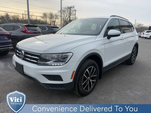 Used 2021 Volkswagen Tiguan SE w/ Panoramic Sunroof Package image 4