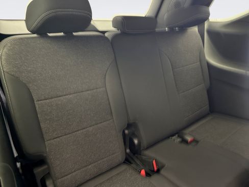 Used 2024 Chevrolet Traverse LS FWD image 23