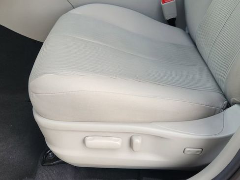 Used 2012 Toyota Venza LE w/ LE Convenience Pkg FWD image 18