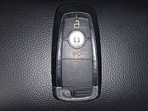 Used 2024 Ford Edge SEL image 32