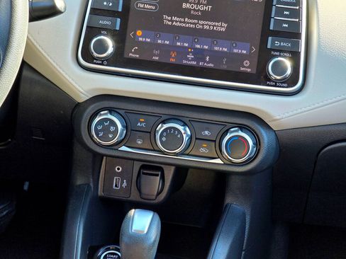 Used 2021 Nissan Versa SV FWD image 20