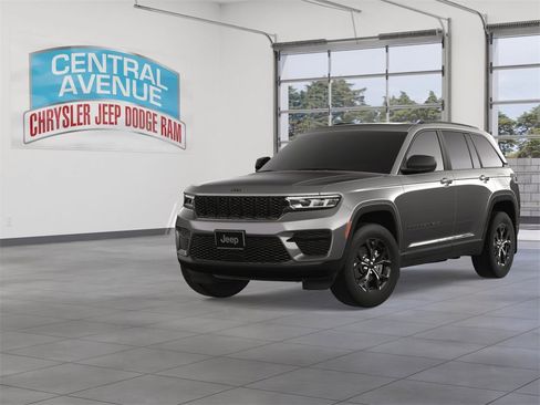 Used 2025 Jeep Grand Cherokee Altitude image 1