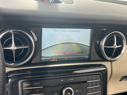 Used 2020 Mercedes-Benz SLC 300 image 13