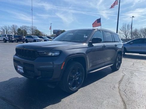 New 2025 Jeep Grand Cherokee L Laredo image 11