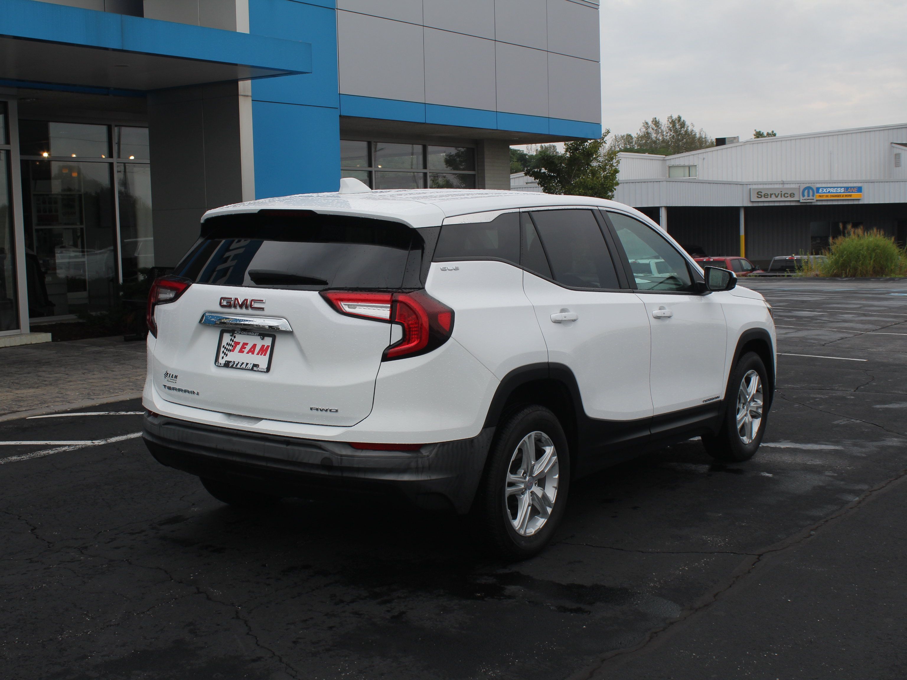 Used 2024 GMC Terrain SLE AWD/4WD image 6