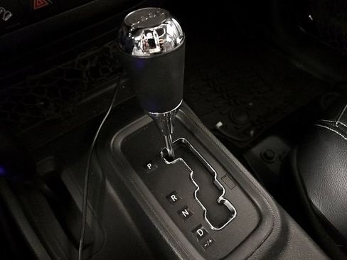 Used 2017 Jeep Wrangler Unlimited Rubicon w/ Connectivity Group image 15