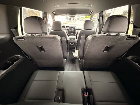 New 2026 GMC Acadia AT4 w/ Luxury Package image 11