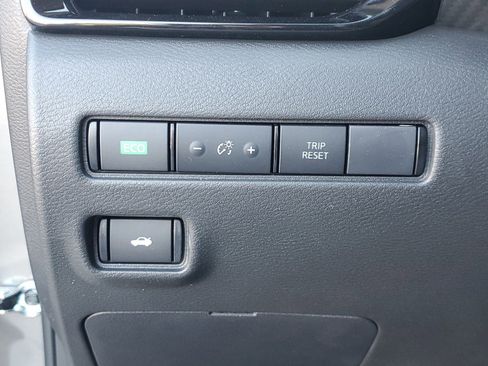 New 2025 Nissan Sentra SR image 18