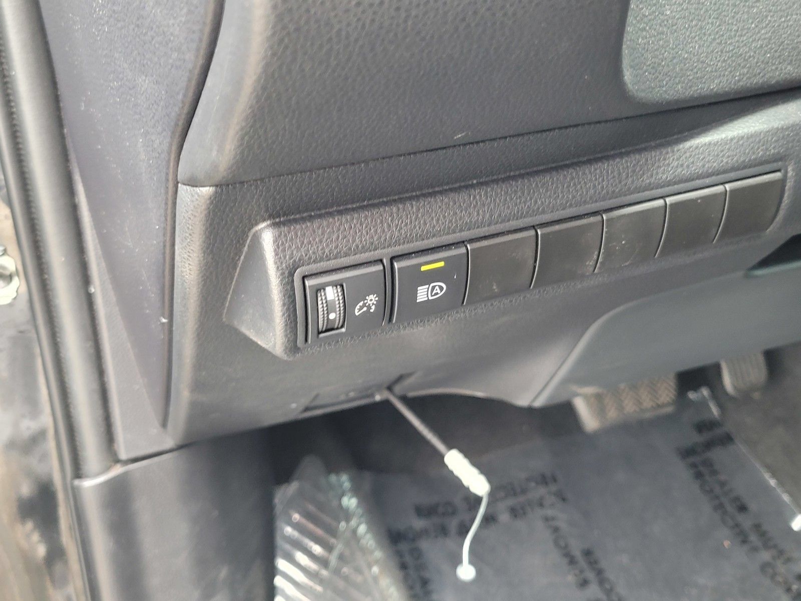 Used 2022 Toyota Corolla SE FWD image 19
