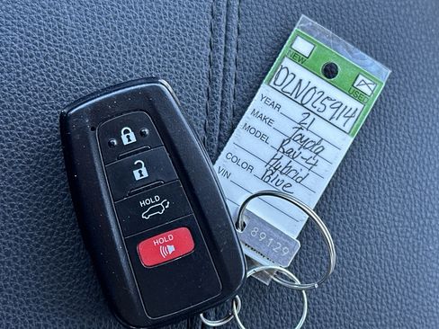 Used 2021 Toyota RAV4 XLE Premium image 36