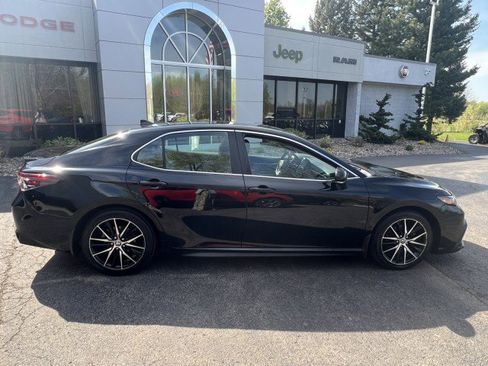 Used 2023 Toyota Camry SE image 8