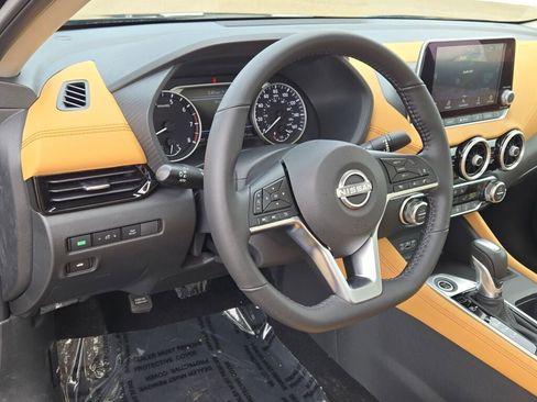 Used 2025 Nissan Sentra SV w/ SV Premium Package image 21