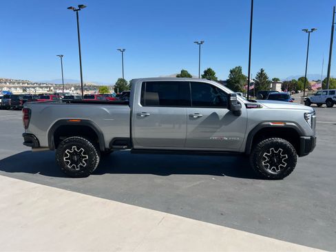 Used 2025 GMC Sierra 2500 AT4X AWD/4WD image 6