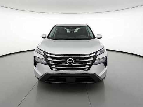 Used 2025 Nissan Rogue SV image 2