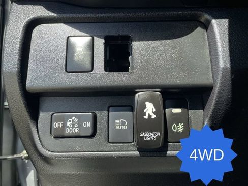 Used 2022 Toyota Tacoma SR AWD/4WD image 32