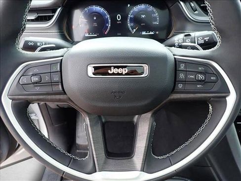 New 2025 Jeep Grand Cherokee Limited w/ Black Appearance Package image 17