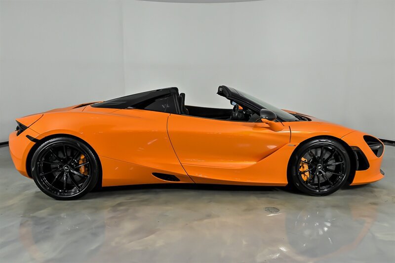 Used 2022 McLaren 720S Spider RWD image 12