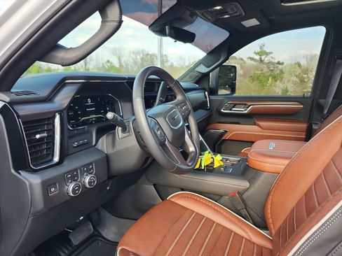 Certified 2024 GMC Sierra 2500 Denali Ultimate image 19