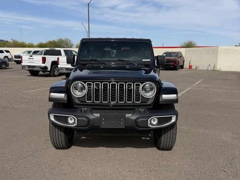 Used 2025 Jeep Wrangler Sahara image 7