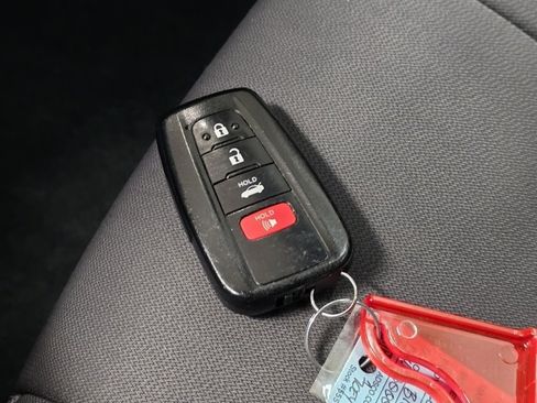 Used 2022 Toyota Camry LE image 33