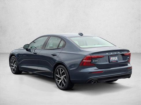 Used 2020 Volvo S60 T5 Momentum image 8