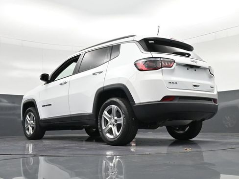 Used 2024 Jeep Compass Latitude AWD/4WD image 28