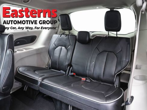 Used 2023 Chrysler Pacifica Limited FWD image 26