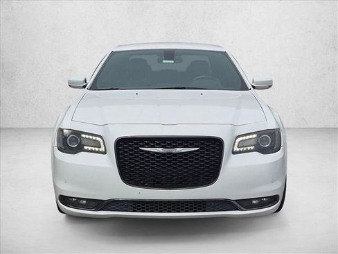 Used 2015 Chrysler 300 S RWD image 2