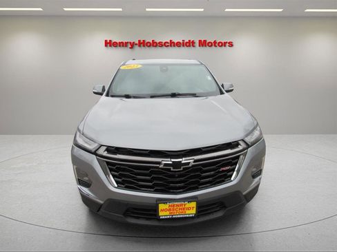Used 2023 Chevrolet Traverse RS image 2