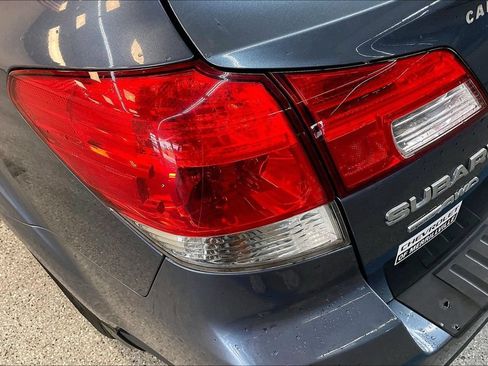 Used 2014 Subaru Outback 2.5i Limited AWD/4WD image 25