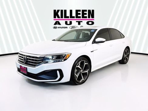 Used 2022 Volkswagen Passat 2.0T R-Line image 3