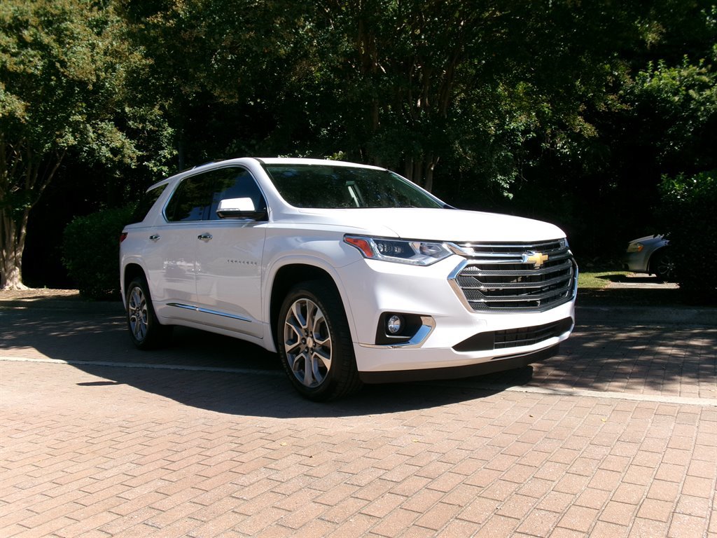 Used 2020 Chevrolet Traverse Premier FWD image 3
