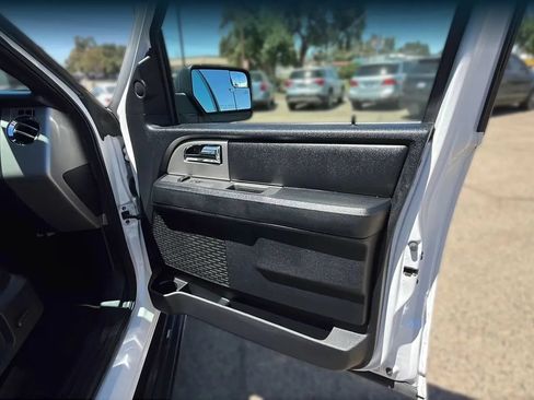 Used 2016 Ford Expedition XLT w/ Equipment Group 201A RWD image 18