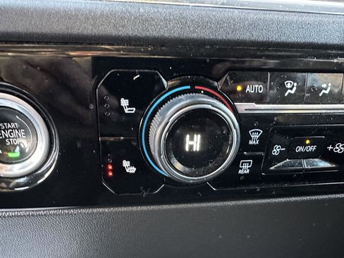 Used 2023 Chevrolet Silverado 1500 LT image 37