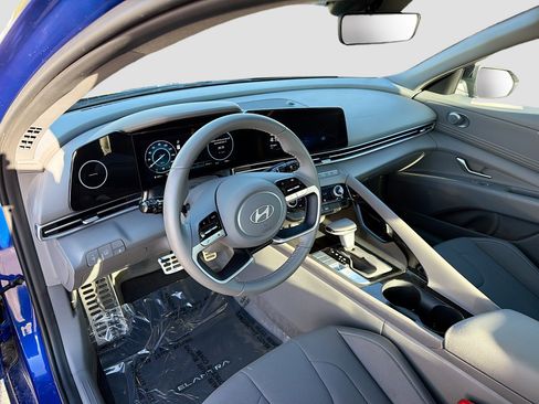 Used 2025 Hyundai Elantra SEL image 21