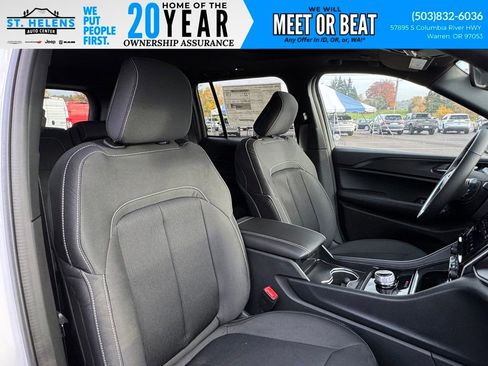 New 2025 Jeep Grand Cherokee Laredo X w/ Luxury Tech Group I image 32