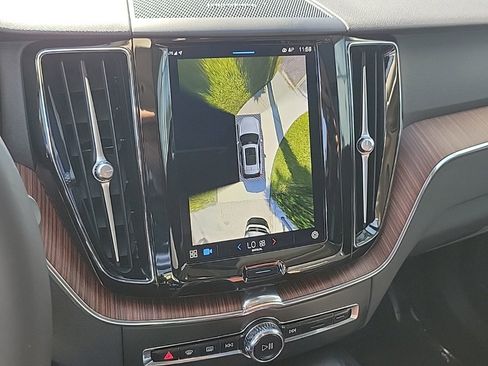 Used 2023 Volvo XC60 B5 Plus w/ Protection Package Premier image 21