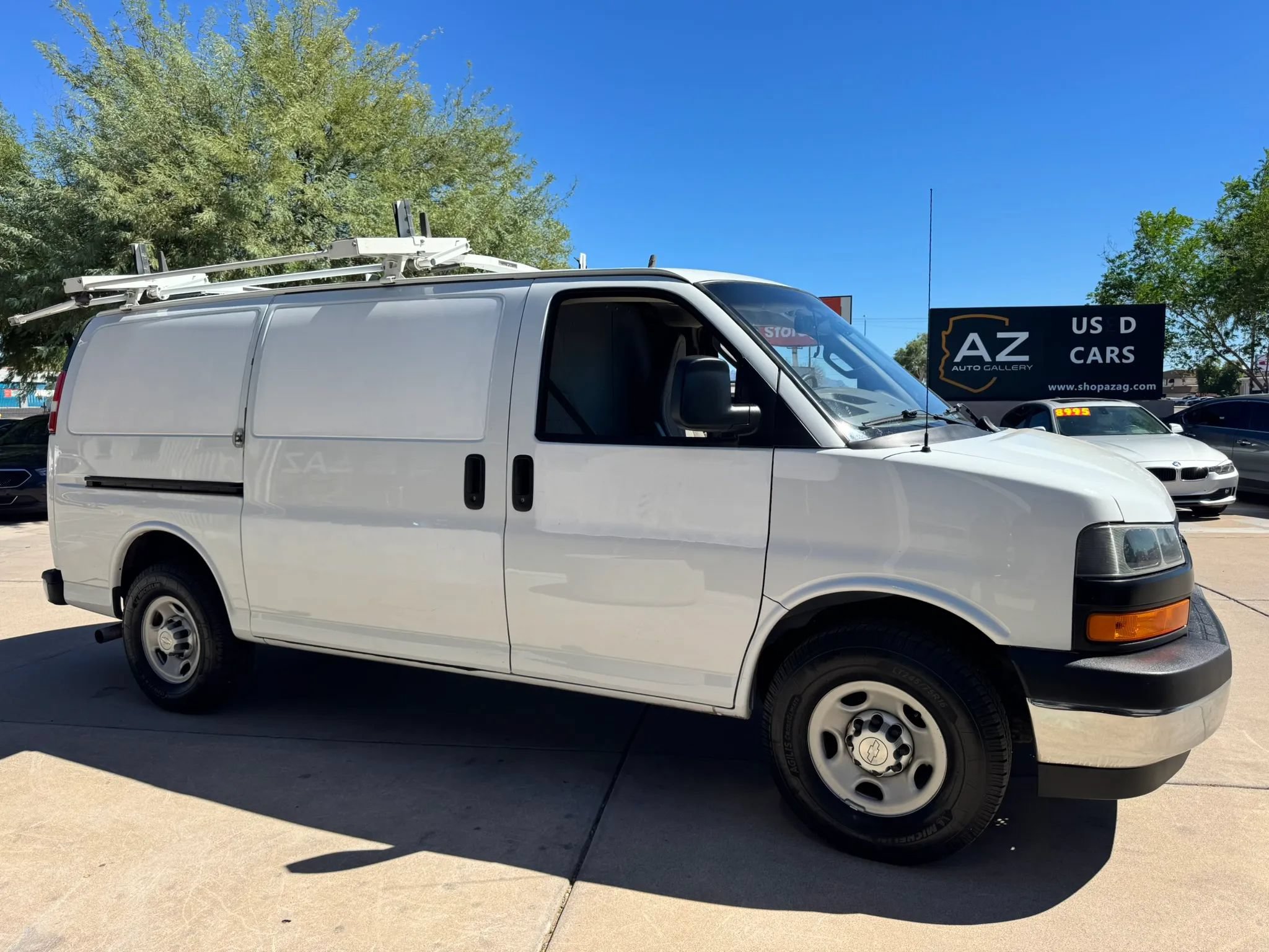 Used 2019 Chevrolet Express 2500 w/ Driver Convenience Package RWD image 4