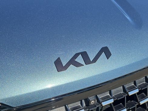Certified 2025 Kia Carnival SX Prestige FWD image 10