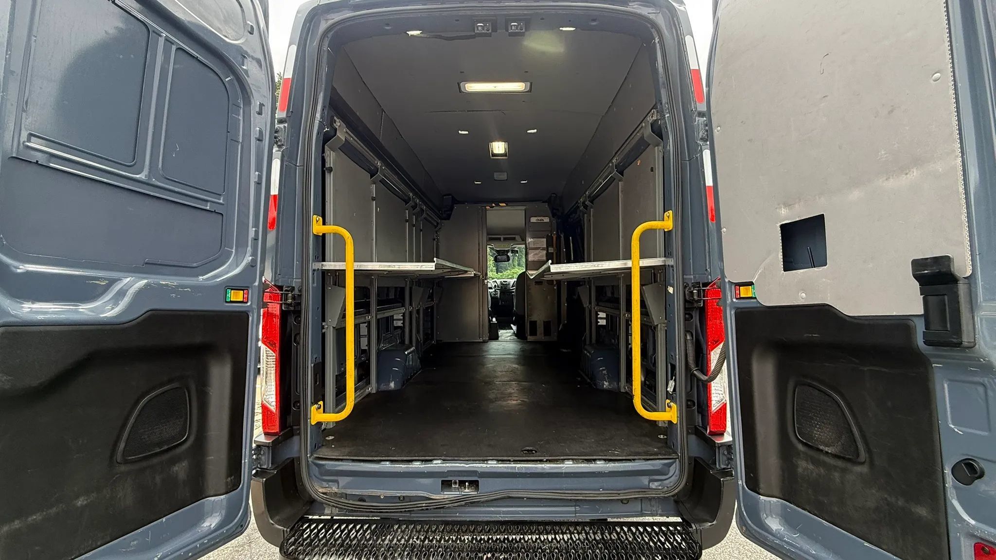 Used 2019 Ford Transit 250 148 High Roof Extended RWD image 6