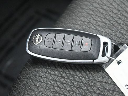 Used 2024 Nissan Rogue SV AWD/4WD image 27