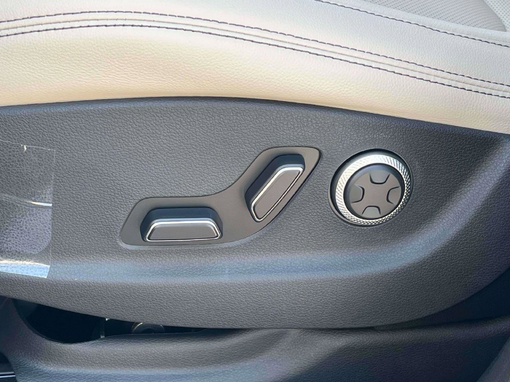 New 2027 Genesis GV70 2.5T Select AWD/4WD image 13
