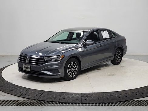 Used 2019 Volkswagen Jetta SE FWD image 4