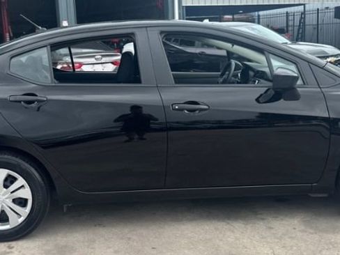 Used 2025 Nissan Versa S FWD image 4