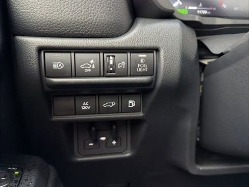 Used 2025 Toyota Land Cruiser image 16