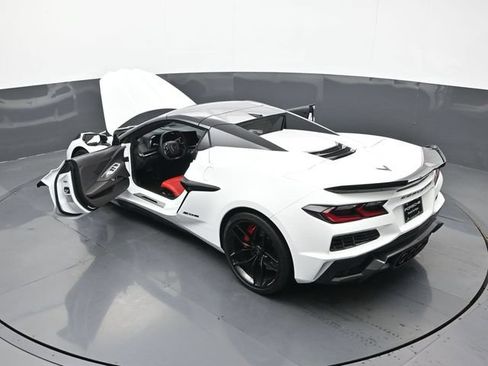 Used 2025 Chevrolet Corvette Z06 RWD image 23