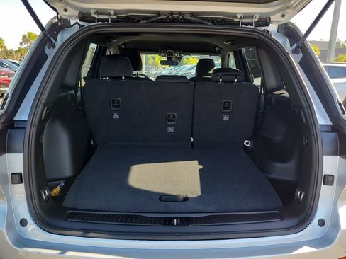 New 2025 Jeep Grand Cherokee Laredo image 8