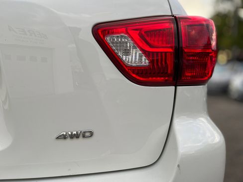 Used 2018 Nissan Pathfinder S image 39