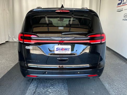 New 2025 Chrysler Pacifica Select w/ Fav Edition Package image 6