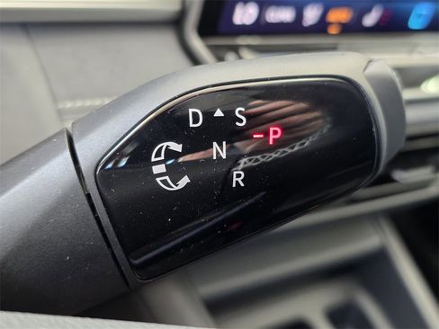 New 2025 Volkswagen Tiguan SE image 15